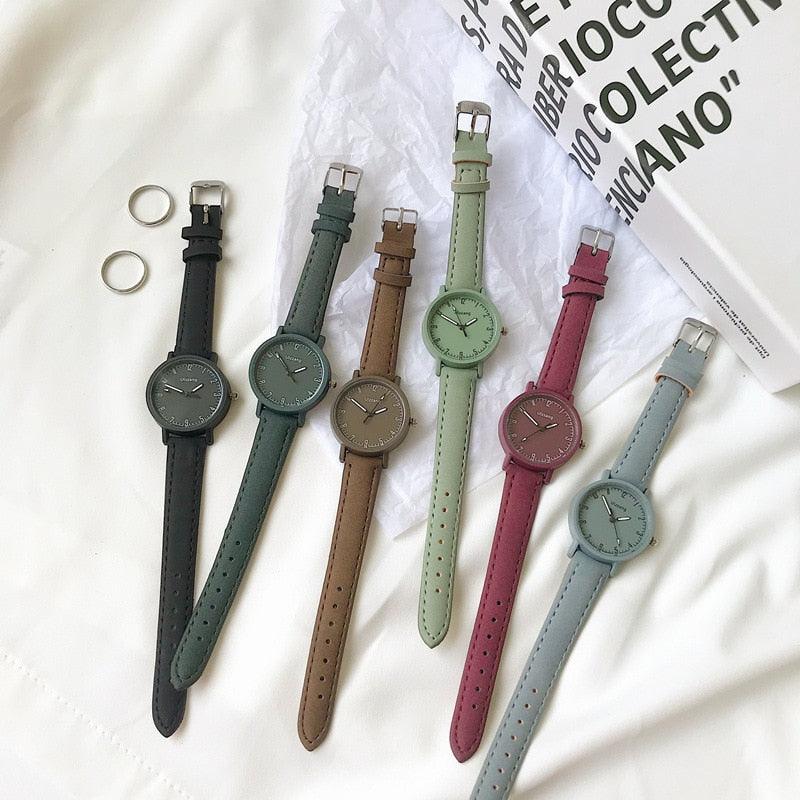 STEVVEX Vintage Leather Analog Quartz Watch